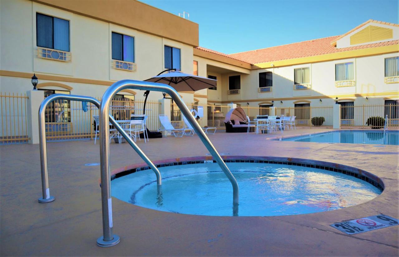 Oasis Inn And Suites 29 Palms Hotel Joshua Tree National Park Twentynine Palms Dış mekan fotoğraf
