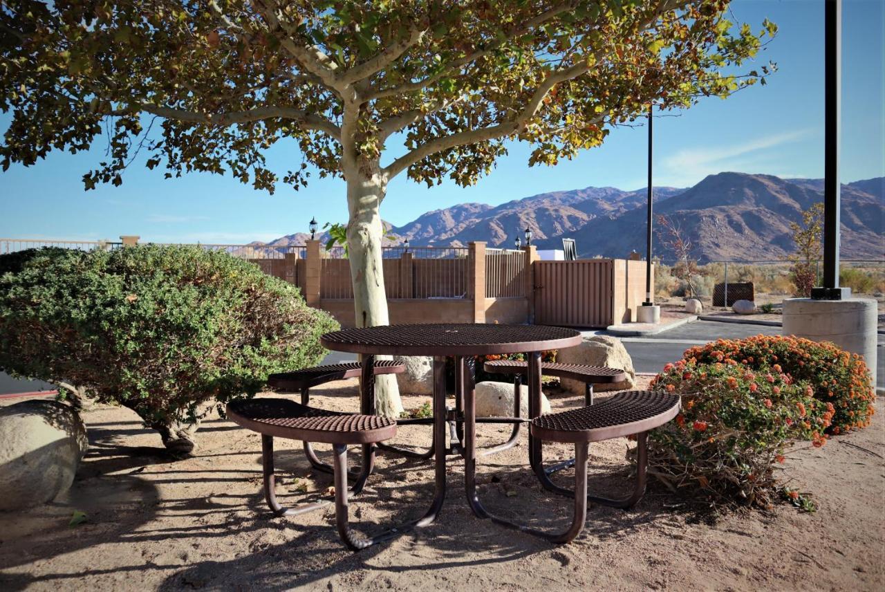 Oasis Inn And Suites 29 Palms Hotel Joshua Tree National Park Twentynine Palms Dış mekan fotoğraf