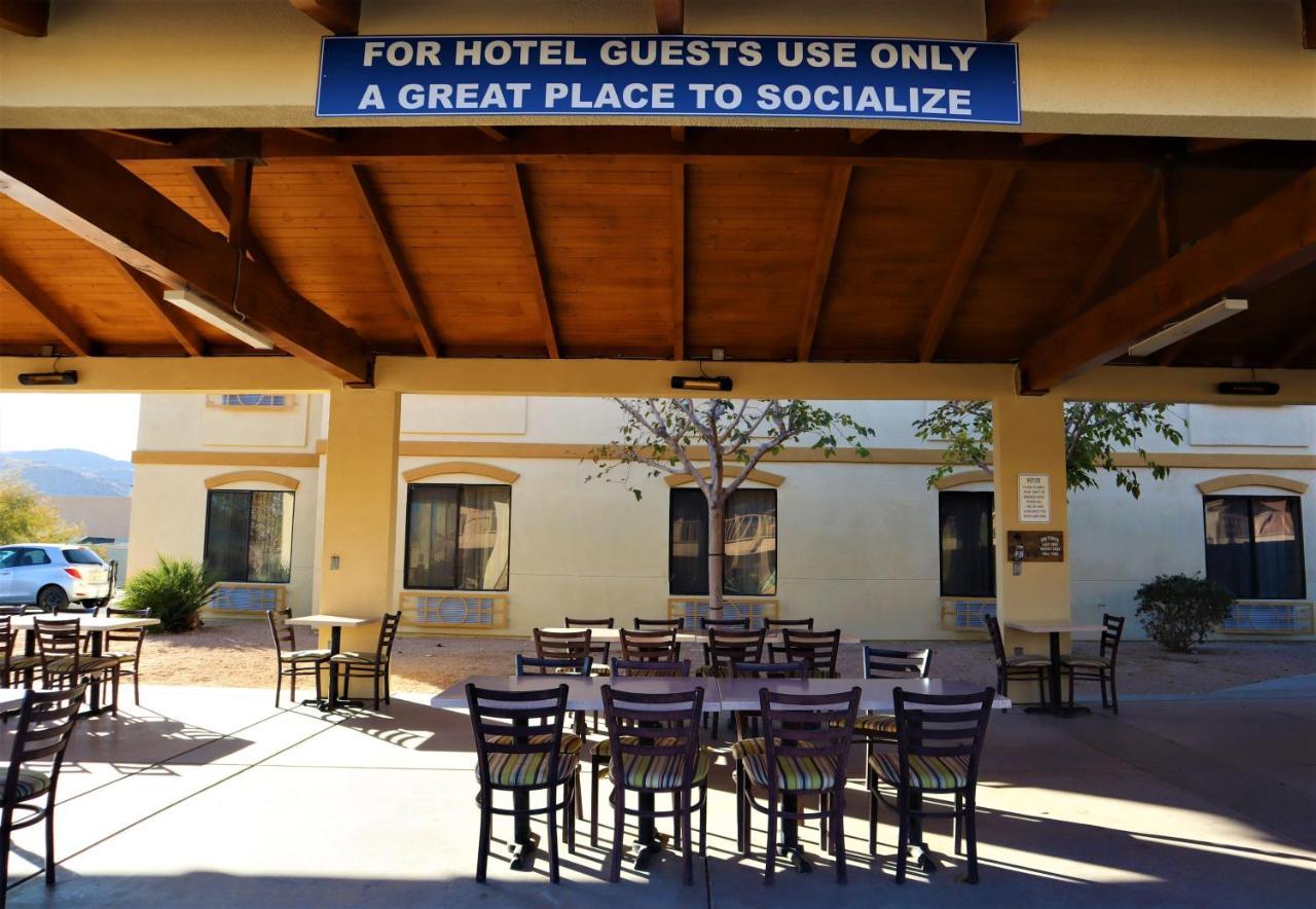 Oasis Inn And Suites 29 Palms Hotel Joshua Tree National Park Twentynine Palms Dış mekan fotoğraf