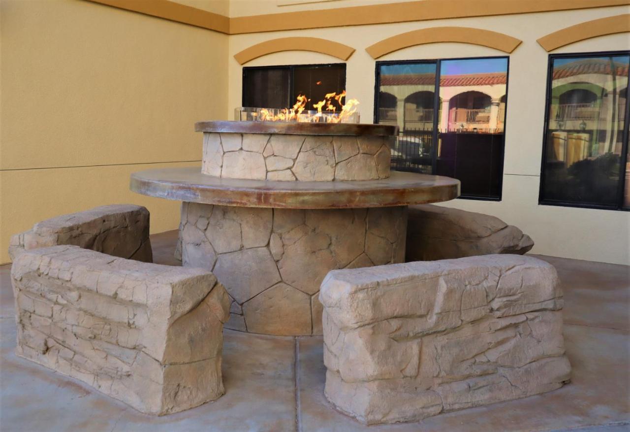 Oasis Inn And Suites 29 Palms Hotel Joshua Tree National Park Twentynine Palms Dış mekan fotoğraf