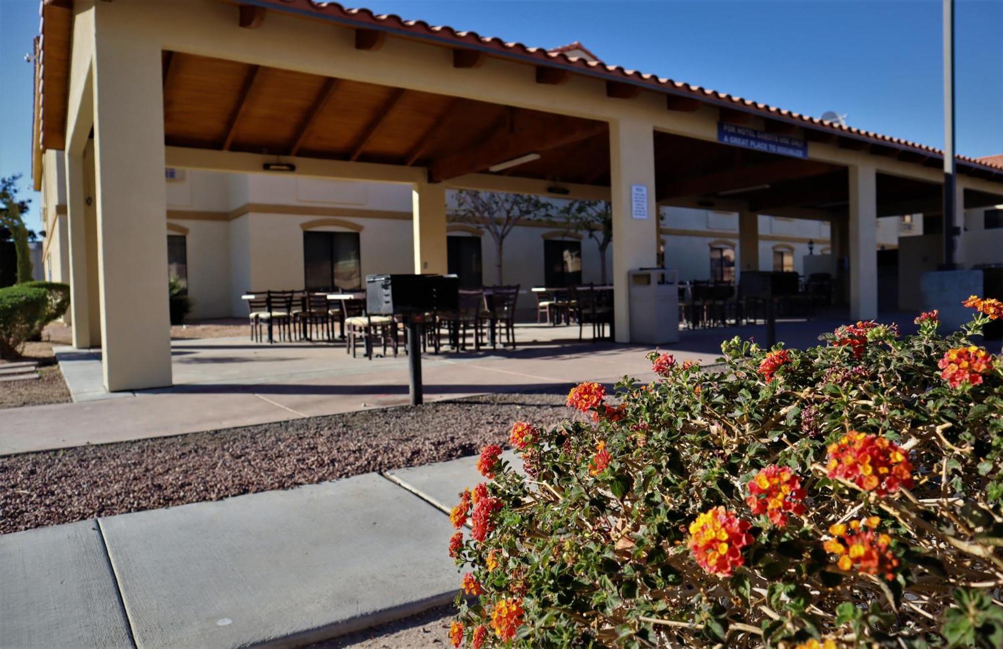 Oasis Inn And Suites 29 Palms Hotel Joshua Tree National Park Twentynine Palms Dış mekan fotoğraf